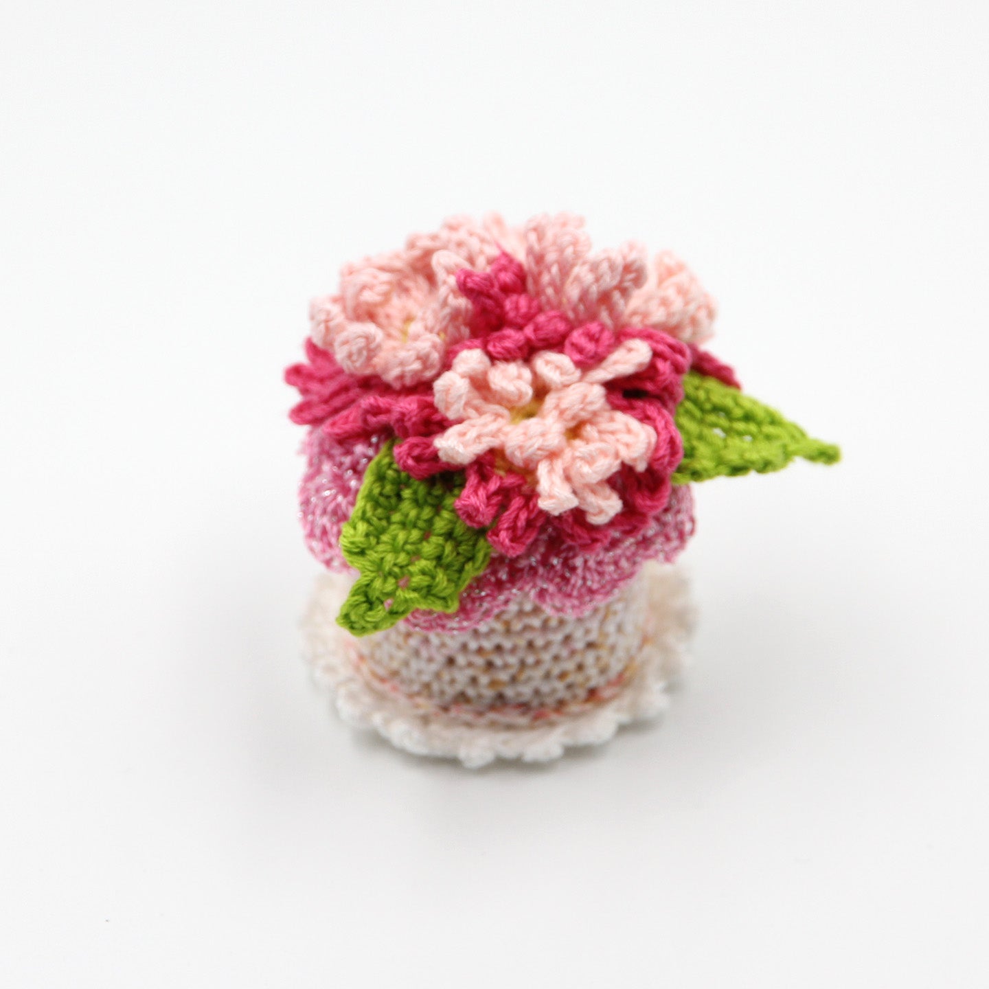 Crocheted Jewelry Box With Flowers